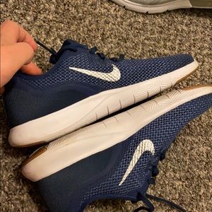 Navy blue and silver Nike training flex 7